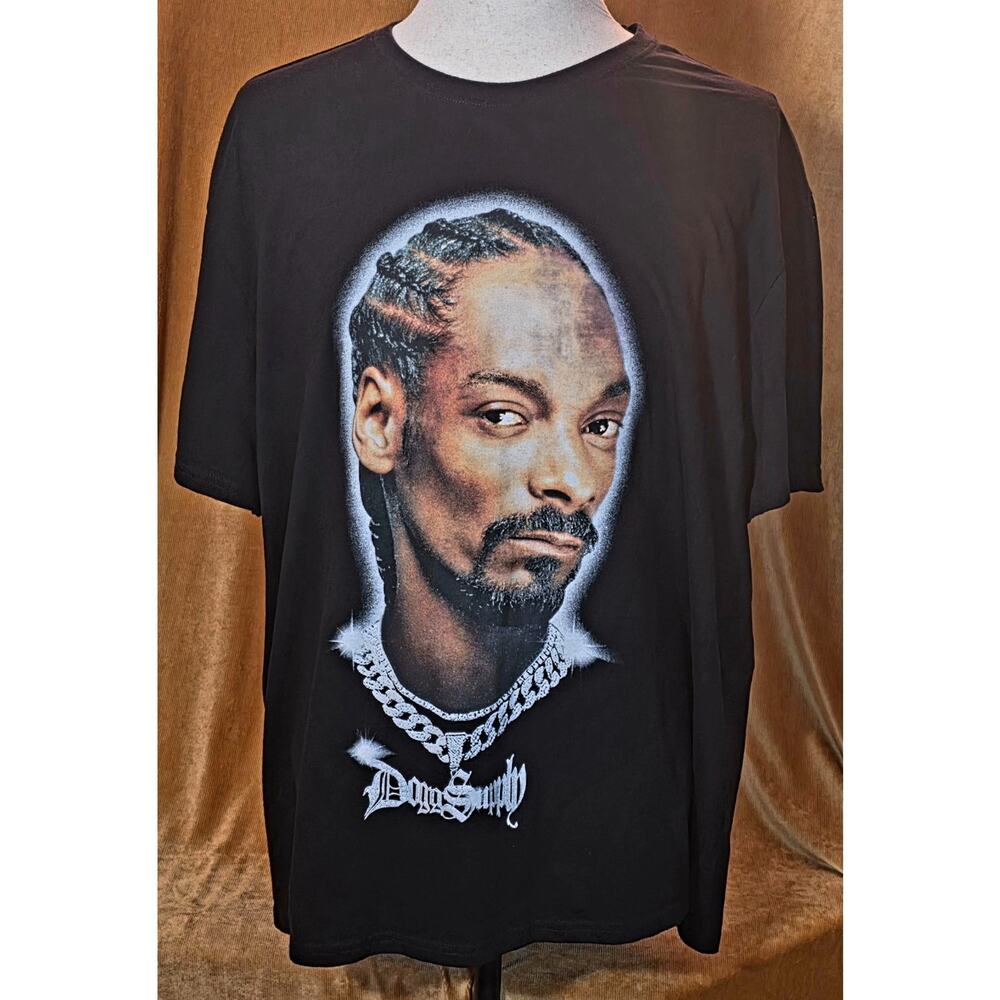 Dog Supply by Snoop Dogg Graphic T-Shirt – Black – Men’s 3XL – Hip Hop Rap Tee